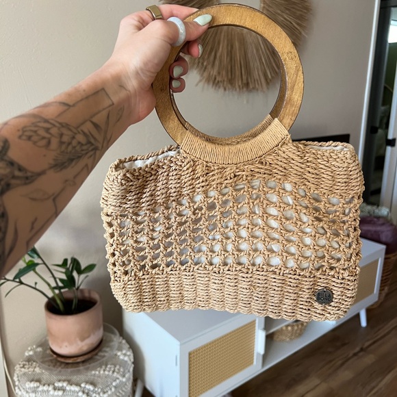 Billabong Handbags - Woven Straw HandBag with Wooden Handles - Natural
